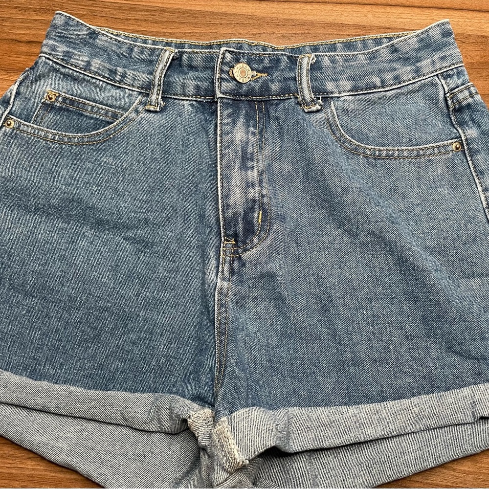 Womens high waist Jean shorts size small.